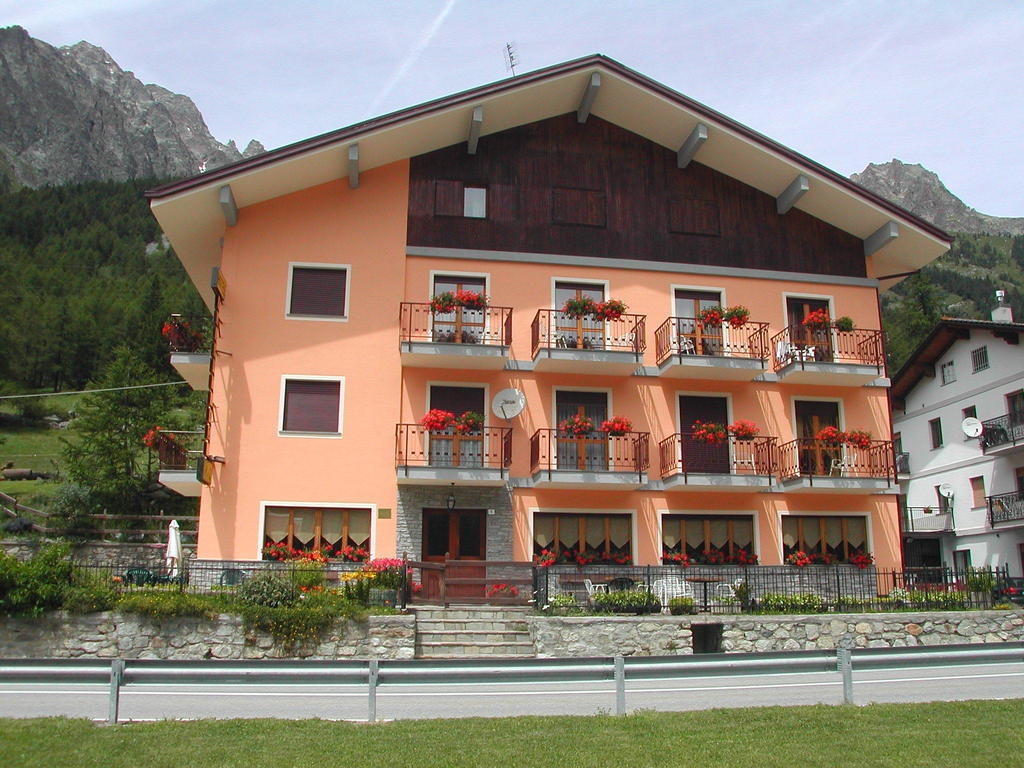 Albergo Valentino Bionaz Εξωτερικό φωτογραφία